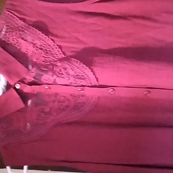 NORTHERN REFLECTIONS SLEEVELESS BLOUSE - Picture 3 of 4